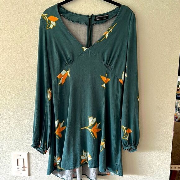 Urban Outfitters green floral mini dress - Picture 1 of 8